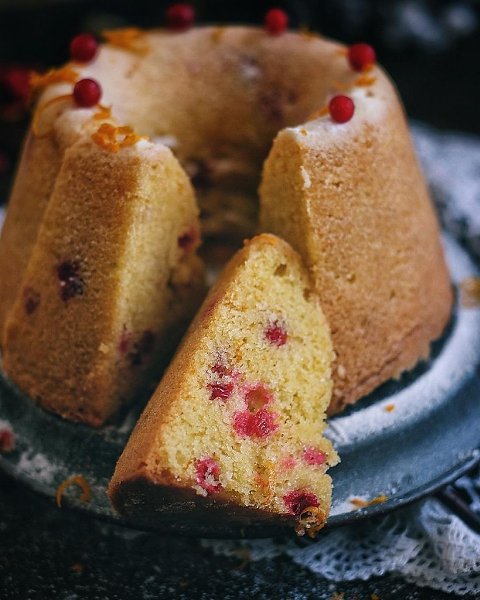 Апельсиновый кекс с брусникой .Мягкий, влажный, с терпкой кислинкой и ароматом цитруса — одно из ... - 2
