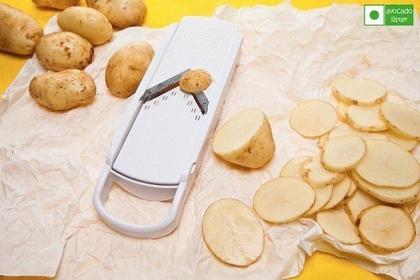 Картофель, запеченный с сыром и зеленью.Ингредиенты:8-10 шт. картошки среднего размера250 гр. ... - 5