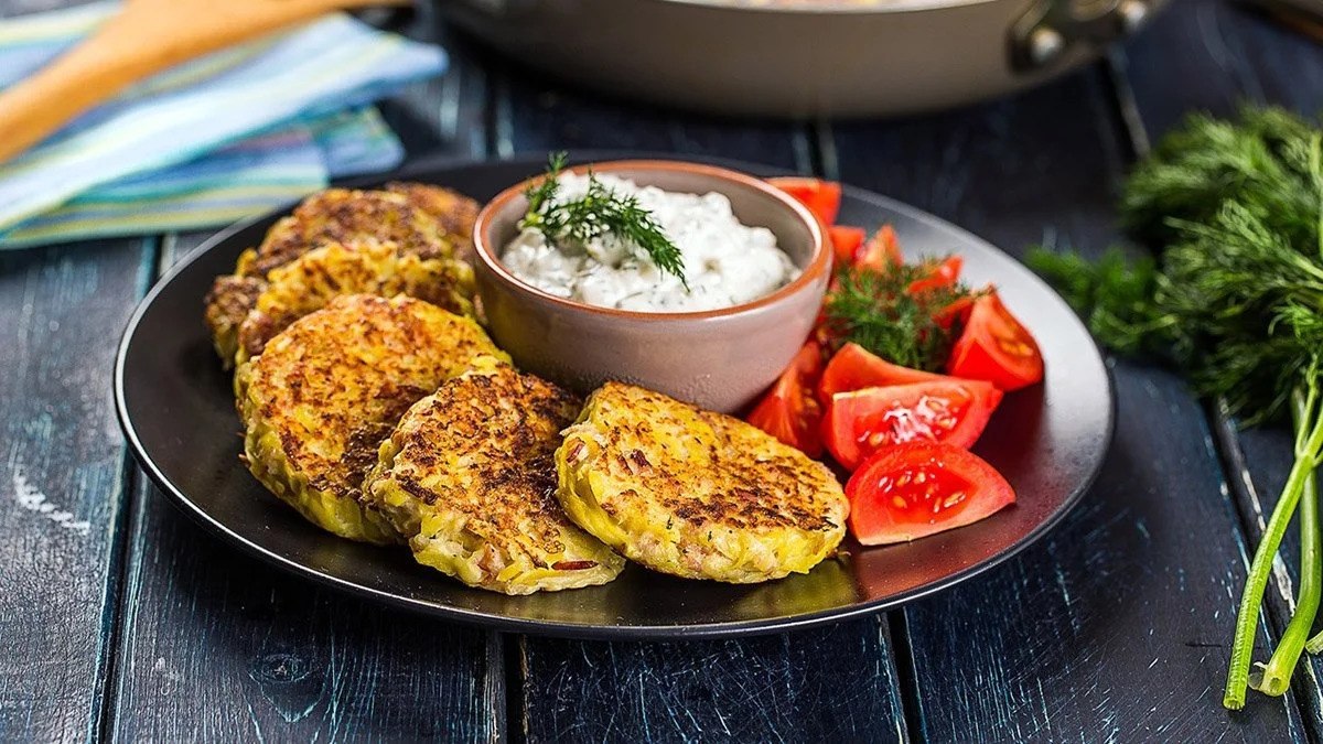 ДРАНИКИ.Очень вкусно, часто делаю, вся семья очень любитИнгредиенты:- картофель 6 шт.- яйца куриные ...
