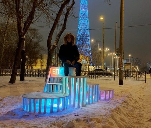 Школьники и студенты из Перми собрали умную лавочку.Арт-объект создан в рамках проекта ...