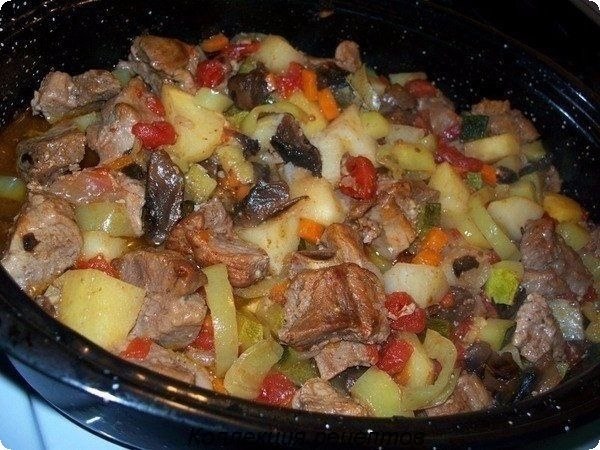 Жаркое в духовке.Жаркое, а попросту, картошка с мясом и овощами, приготовленная в духовке – это ...