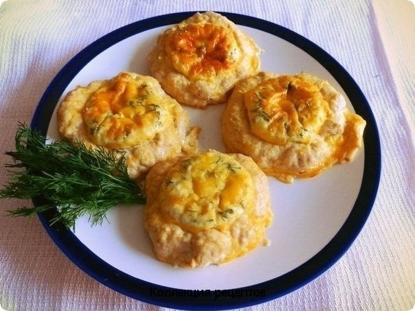 Мясные ватрушки.160 ккал на 100 гр1. куриную грудку перемолоть в фарш, добавить белок яйца, немного ...