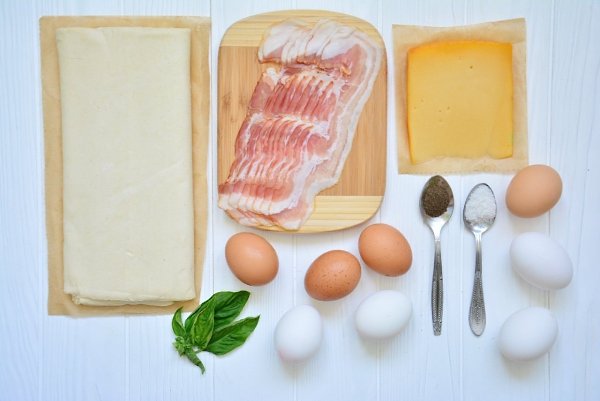 Слоеные квадратики с яйцом и беконом.Быстрое и простое блюдо, которое идеально подойдет для сытного ... - 2