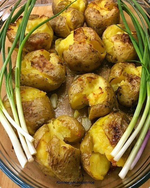 ЗАПЕЧЁННЫЙ КАРТОФЕЛЬ в духовке.Нам понадобится: картофель 5-6 шт (в зависимости от размера ...
