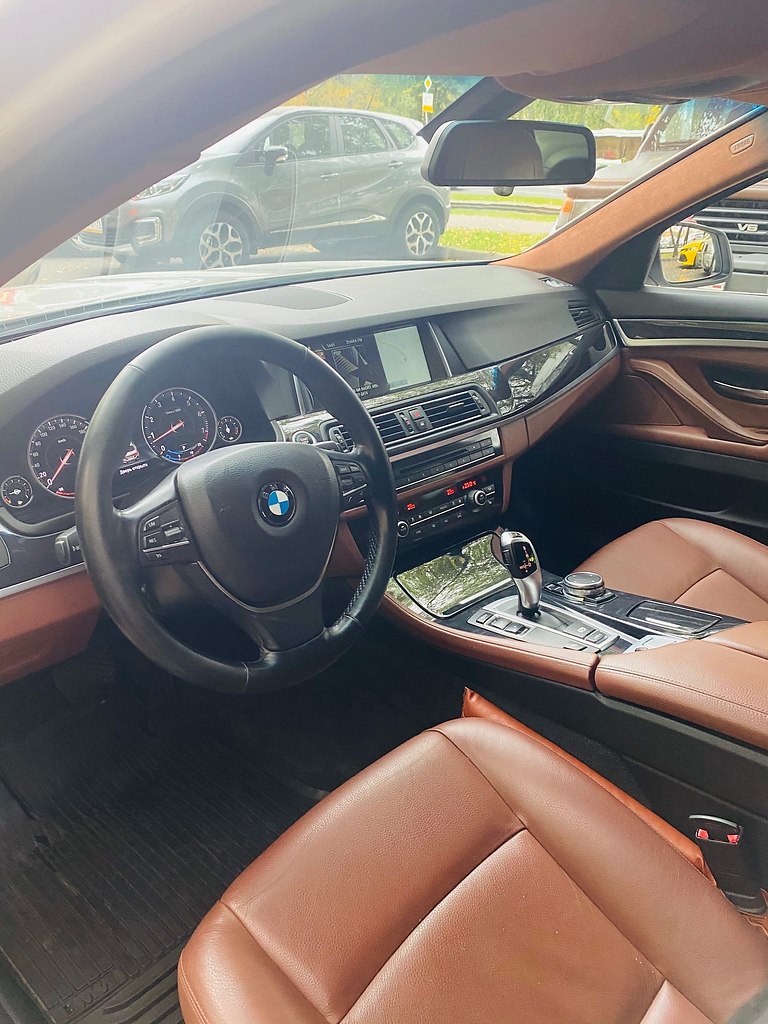 BMW 520i.2013 . .  184 ..3   (  2)  ... - 7