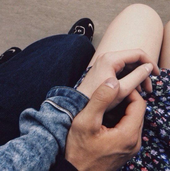 Счастлив не тот y кого много девушек, a тот, кому для счастья хватает лишь одной.
