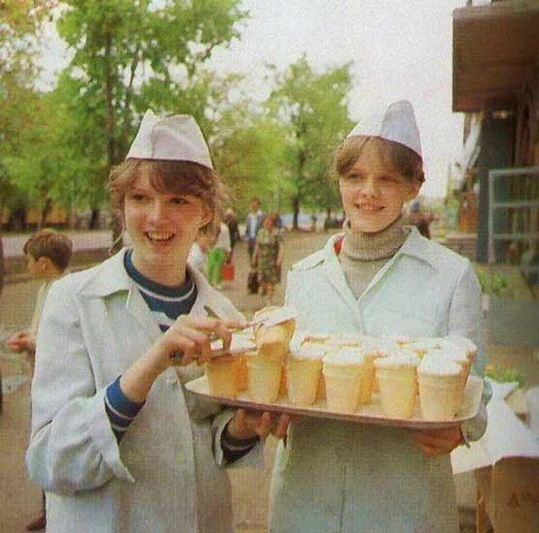 Домашнее мороженое, вкус советского пломбира. Ингредиенты: - сахар 2 стакана - молоко 1 л - масло ...