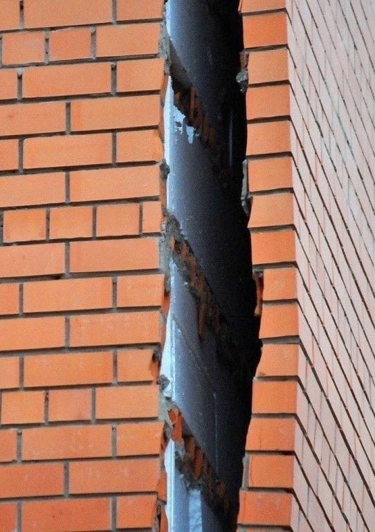 Трещины в газобетоне. Трещина в здании. Трещина в здании. Трещины в газобетоне. Разрешение на пристройку к частному дому.