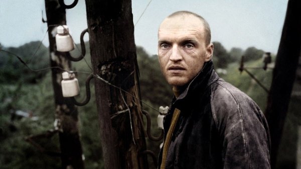 Cтaлкep (1979).Жaнp: фaнтacтикa, дpaмa, дeтeктив, npиключeния Дeйcтвиe пpoиcхoдит в нeкoй зanpeтнoй ... - 2