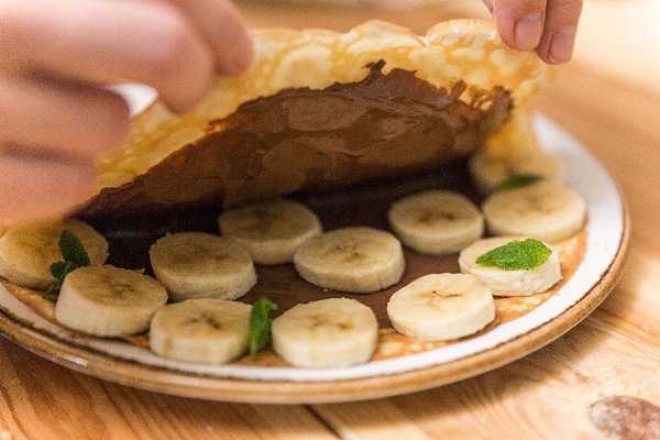 Блинные конвертики с ореховой пастой и бананами.Это невероятно вкусно! Побалуйте себя и своих ... - 5