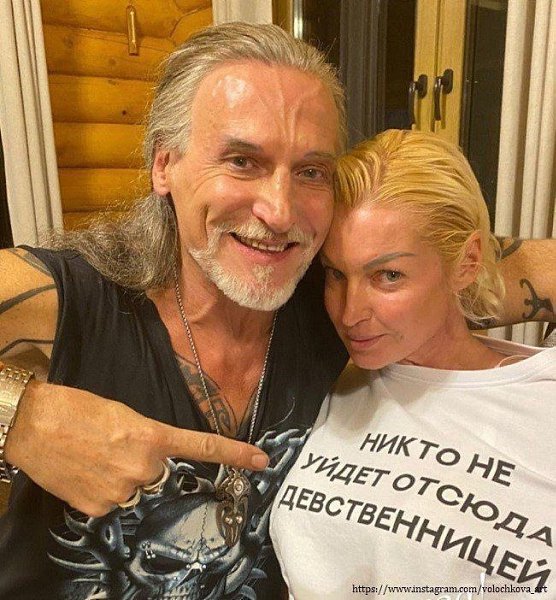 Тем не менее отношения у них очень уж странные.пчпчпч - 4