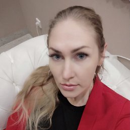 Elena, 33 , 