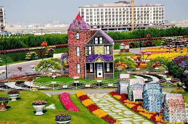 Самый большой в мире цветочный парк находится в Дубае. Miracle Garden.
