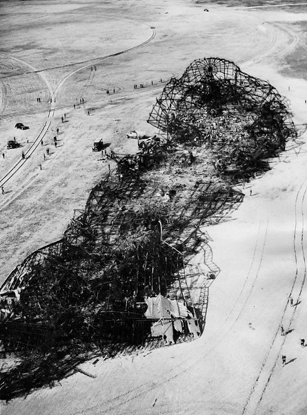 Катастрофа дирижабля «Гинденбург» произошла 6 мая 1937 года на авиабазе Лейкхерст в городе ...
