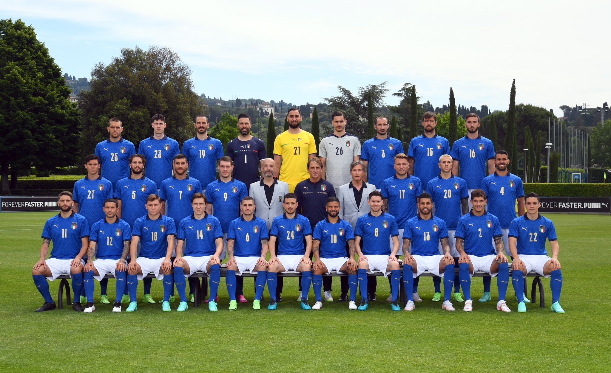 #Nazionale. La foto ufficiale degli #Azzurri PUMA Football#EURO2020 #VivoAzzurro