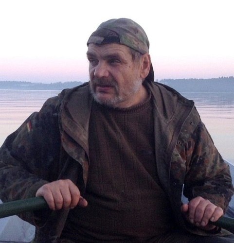 Свои стихи Владимир Поляков, известный под ником Bazzlan, называет полу-пирожками. В них всего две ...