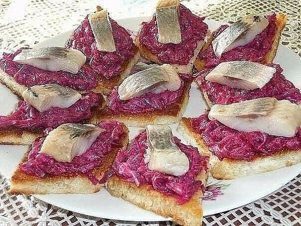 Закуски для праздничного стола.--Сэндвич с рыбойДля приготовления понадобится: хлеб ржаной 100 гр ... - 6