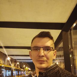 Vitalii, 32, 