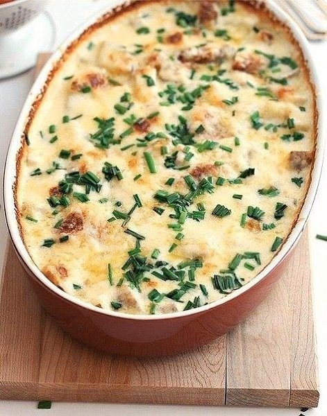 Самый вкусный картофель, запеченный в духовке.Ингредиенты:Сливочное масло — 2 ст. л.Картофель — 6-7 ...