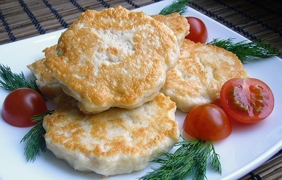 Куриные оладушки.Ингредиенты:- куриное филе 400-500 гр,- 1 большая луковица,- 1 ст.л. майонеза,- 1 ...