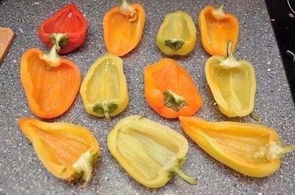 Курица в перце.Ингредиенты:- Болгарский перец (крупный) – 4-5 шт.- Филе курицы — 1 шт.,- Помидор ... - 2