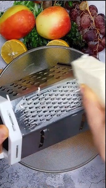 Закуска к праздничному столу.Начинка: плавленый сыр, помидоры, вареное яйцо, зеленый лук и майонез - 2
