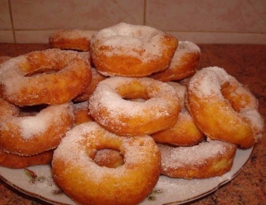 ВКУСНЫЕ ПОНЧИКИ.Ингредиенты: Молоко - 1 стакан Дрожжи сухие - 1 ч.л. Сахар - 1ст.л. Соль - щепотка 3 ...