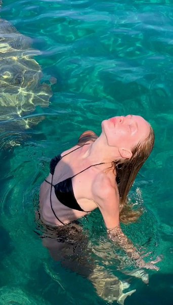 Попросила своего парня сделать красивые фото меня под водой...