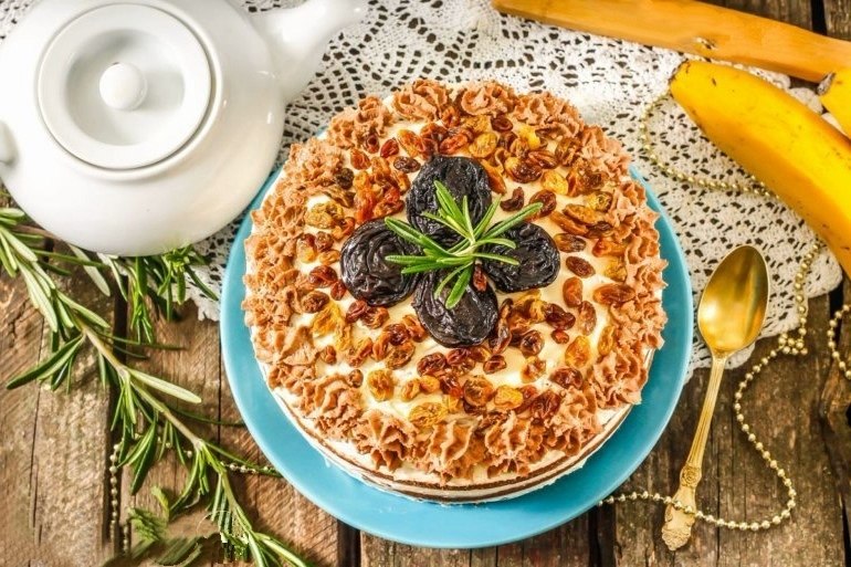 Торт с черносливом и бананами. Не всегда мнение о том, что десерты для праздников создаются с ...