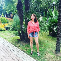 Yuliya, 40,  