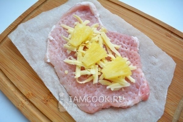 Рулетики из свинины с ананасами и сыром .Ингредиенты: -Свиная вырезка с тонкой жировой прослойкой - ... - 2