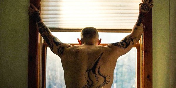 Скин (2019).Жанр: драма, биографияСкинхед пытается найти себя в обычной жизни и начинает иначе ... - 2