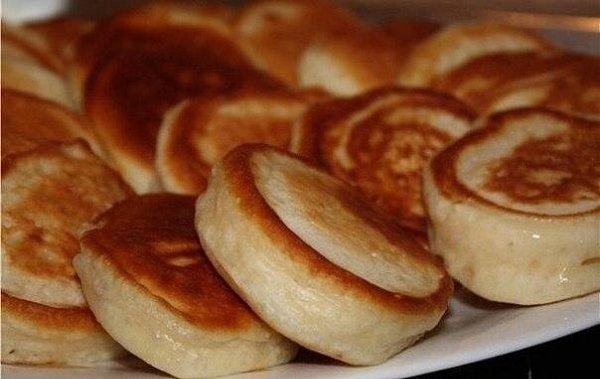 Пышные оладушки на кипяченом кефире - самые вкусные и пышные... Оладушки по рецепту моей мамы! ...