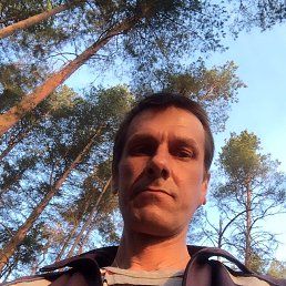 Aleksandr, 48, 