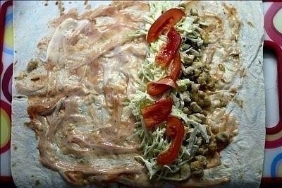 Рецепт шаурмы с курицей.Ингредиенты на 4 шаурмы:-300 грамм куриного филе (половинка)-2 небольших ... - 2