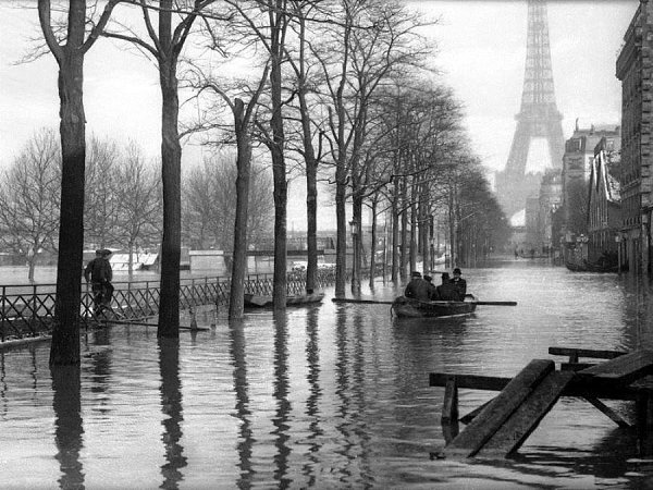Жизнь парижан во время наводнения в 1910 году. #1910s@phistory | #France@phistory | ...