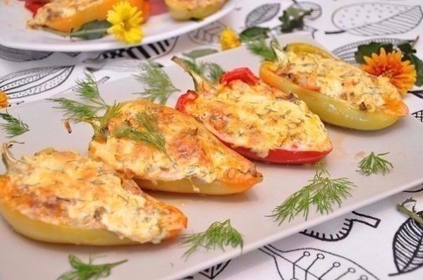 Курица в перце.Ингредиенты:- Болгарский перец (крупный) – 4-5 шт.- Филе курицы — 1 шт.,- Помидор ...