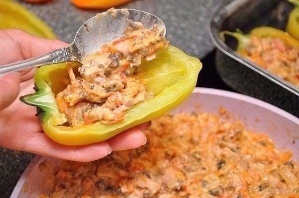 Курица в перце.Ингредиенты:- Болгарский перец (крупный) – 4-5 шт.- Филе курицы — 1 шт.,- Помидор ... - 4