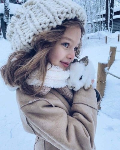 Счастье рядом... Не придумывайте себе идеалы... Цените то, что имеете. Не всегда что желаем — имеем, ...