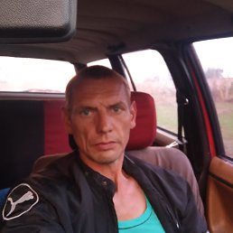 Oleg, 43, Раденск