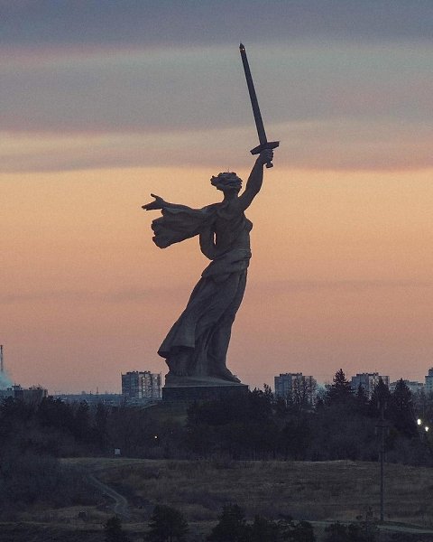 Родина-мать в Волгограде, высота 85 метров - 4