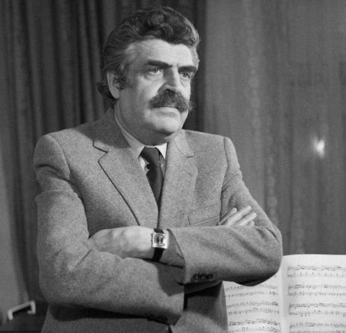 Ян Абрамович Френкель — советский композитор-песенник, певец, скрипач, актёр. Народный артист СССР ...