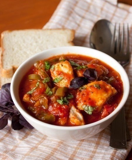 Пеппероната с курицей.Ингредиенты:филе куриной грудки - 500 гмука - 1 ст. л.соль и перец по вкусулук ...