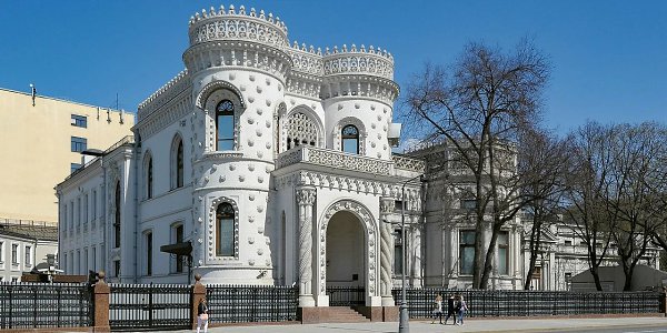 Дом дурака. Московская область. Особняк в стиле эклектики, построенный Арсением Морозовым