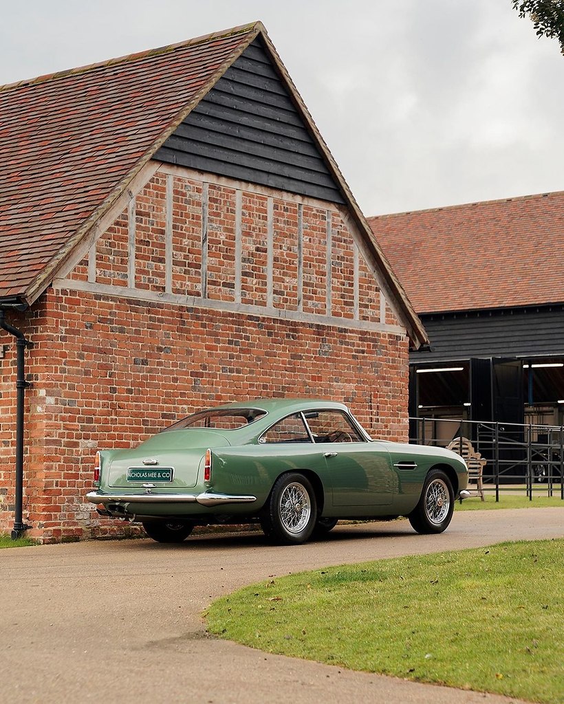 #AstonMartin@autocult - 2