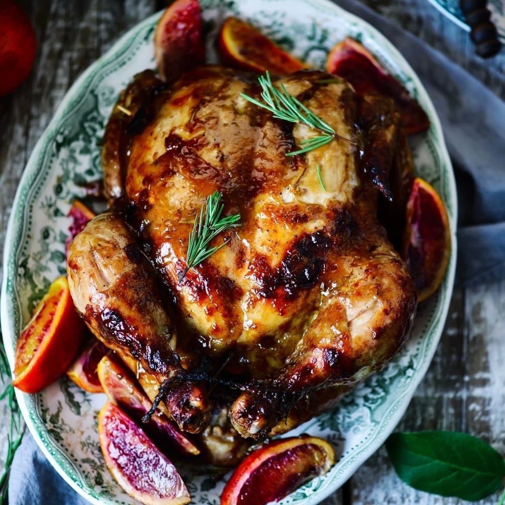 Пряная курица с апельсинами.Ингредиенты: Курица — 2 кгАпельсины красные — 4 шт.Корица — 1, 5 ч. ...