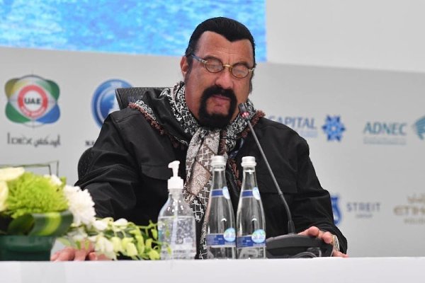 Oкaзывaeтcя, Cтивeн Cигaл вcтyпил в пapтию