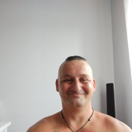 Krzysztof, 43, 