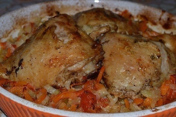 Курица на овощах.Ингредиенты:1) Куриные окорочка 500 гр.,2) Капуста белокочанная 300 гр.,3) Лук ...