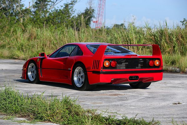 #Ferrari@autocult - 2